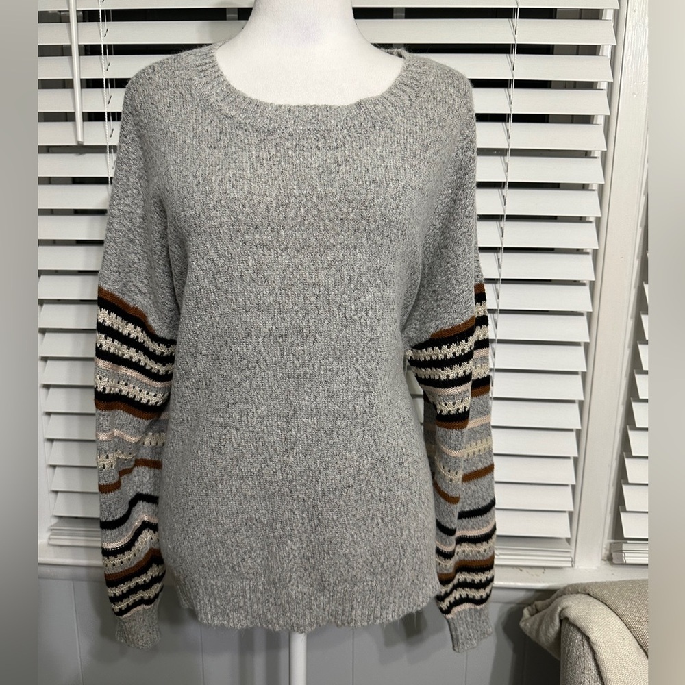 #20)  Ovla Sweater with crochet sleeves Size X-LARGE excellent condition.